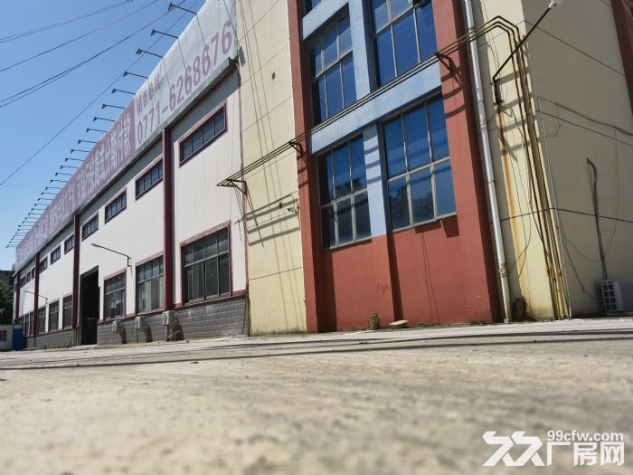 1100−−2100㎡钢结构厂房招租、有航吊